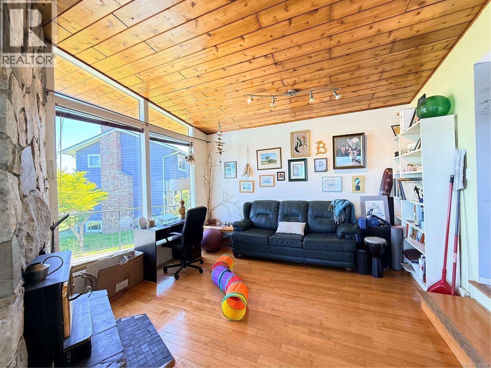 2472 Mountview Rd Property Photo 11