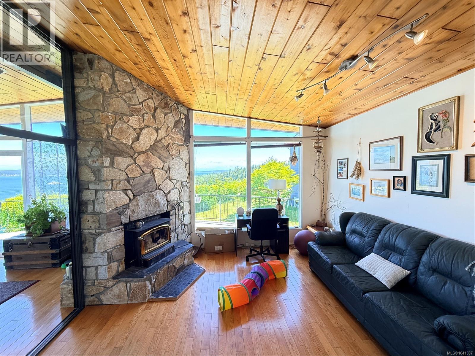 2472 Mountview Rd Property Photo 12