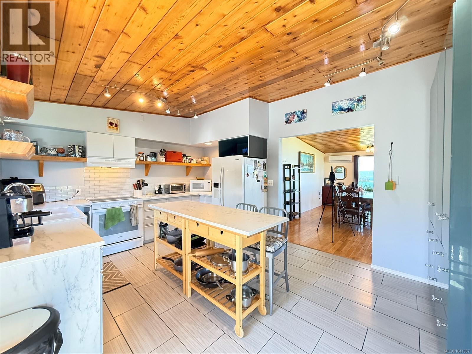 2472 Mountview Rd Property Photo 16
