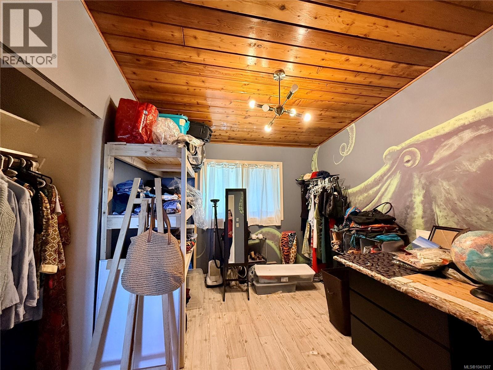 2472 Mountview Rd Property Photo 22