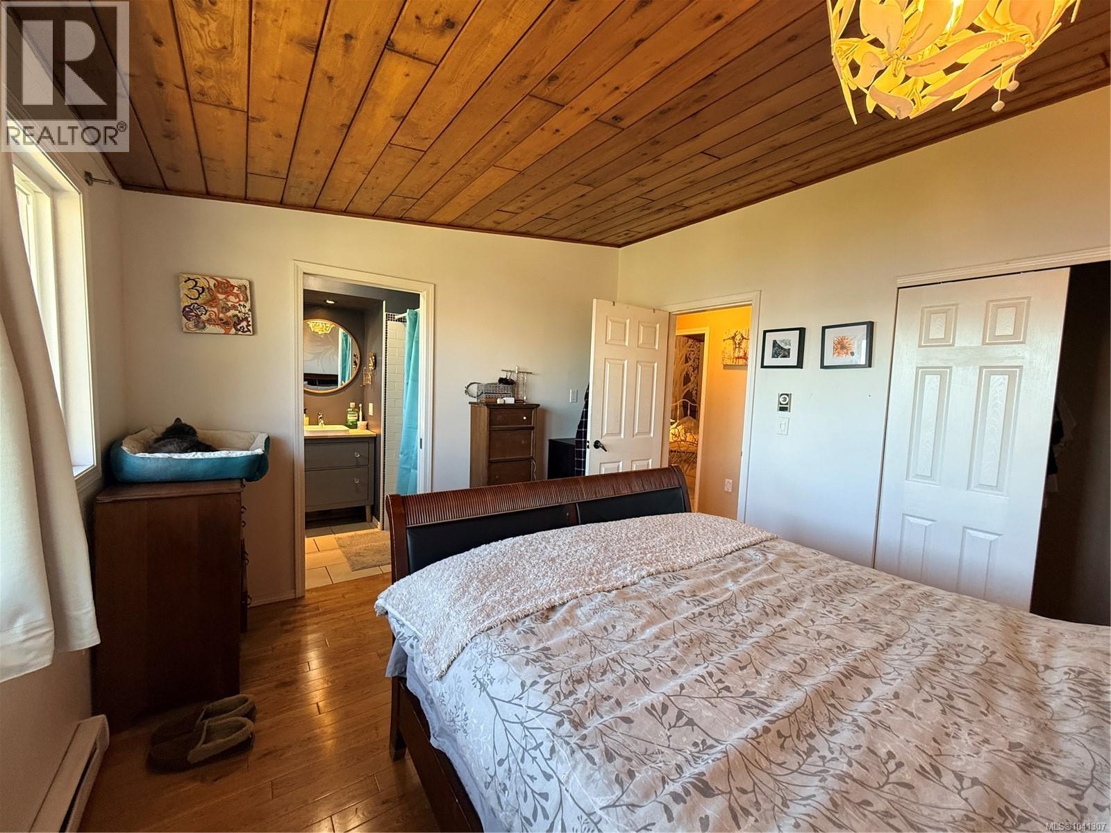 2472 Mountview Rd Property Photo 23
