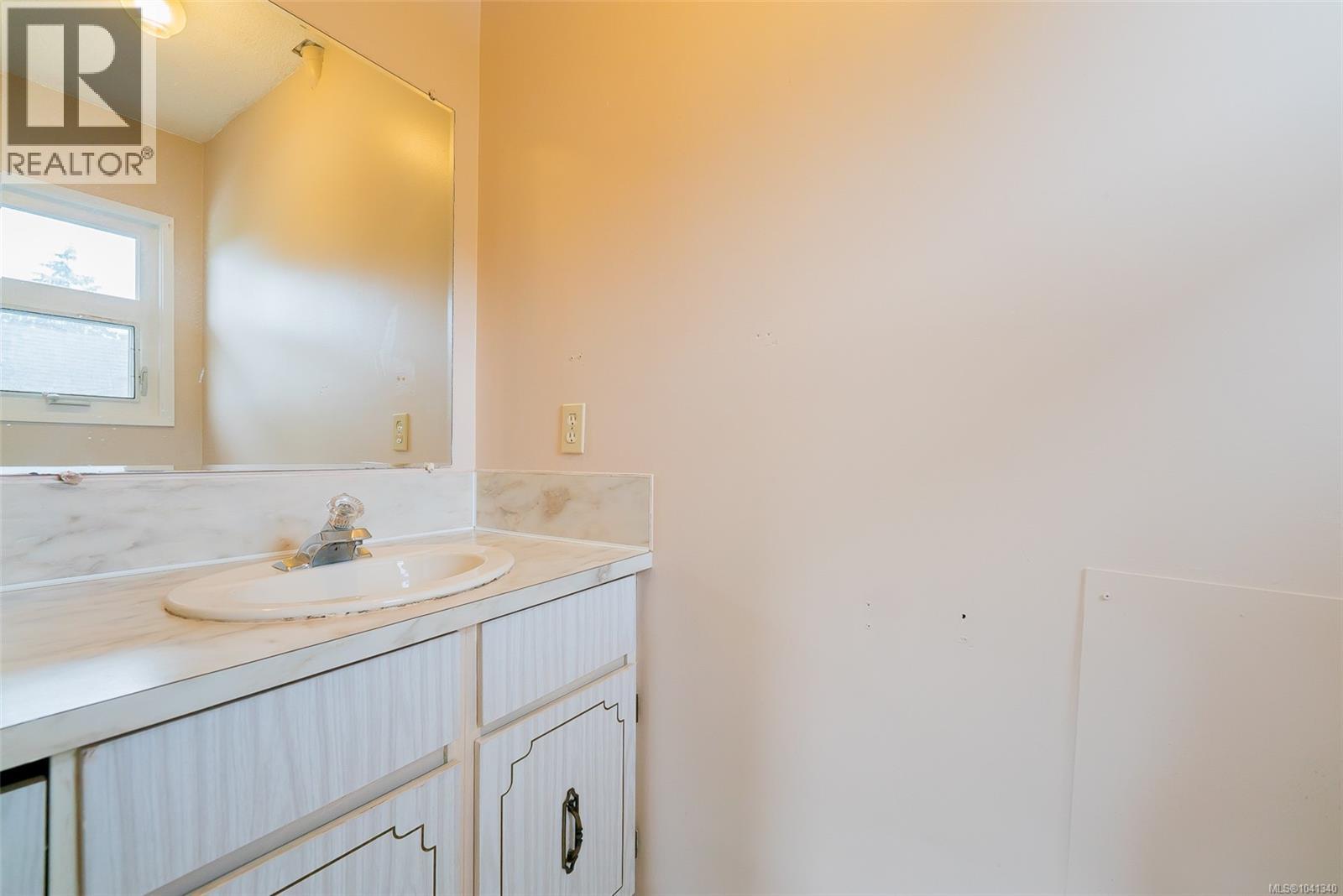 540 Wakesiah Ave Property Photo 8