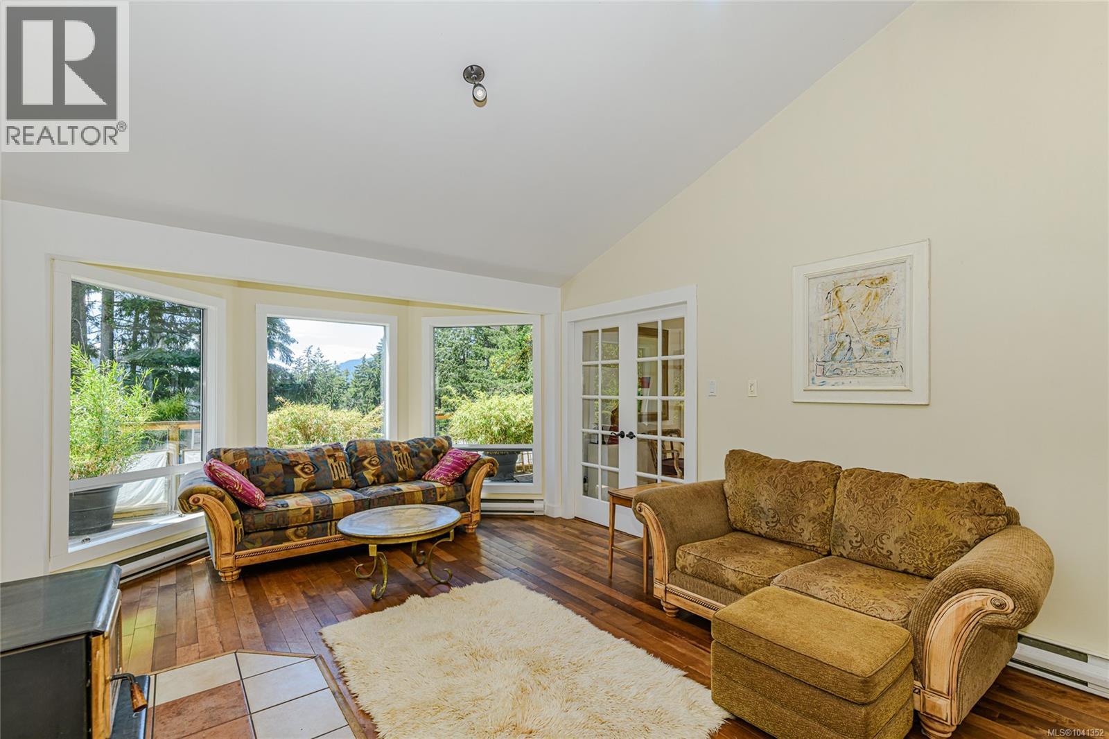 351 Elizabeth Dr Property Photo 15