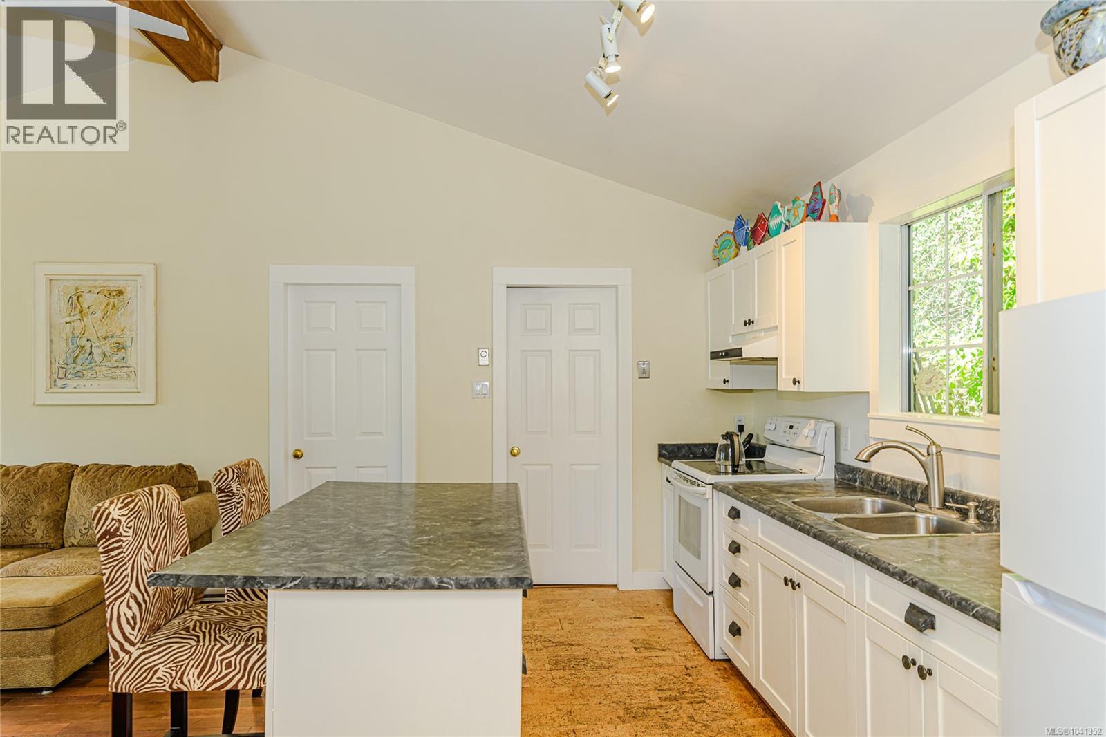351 Elizabeth Dr Property Photo 24