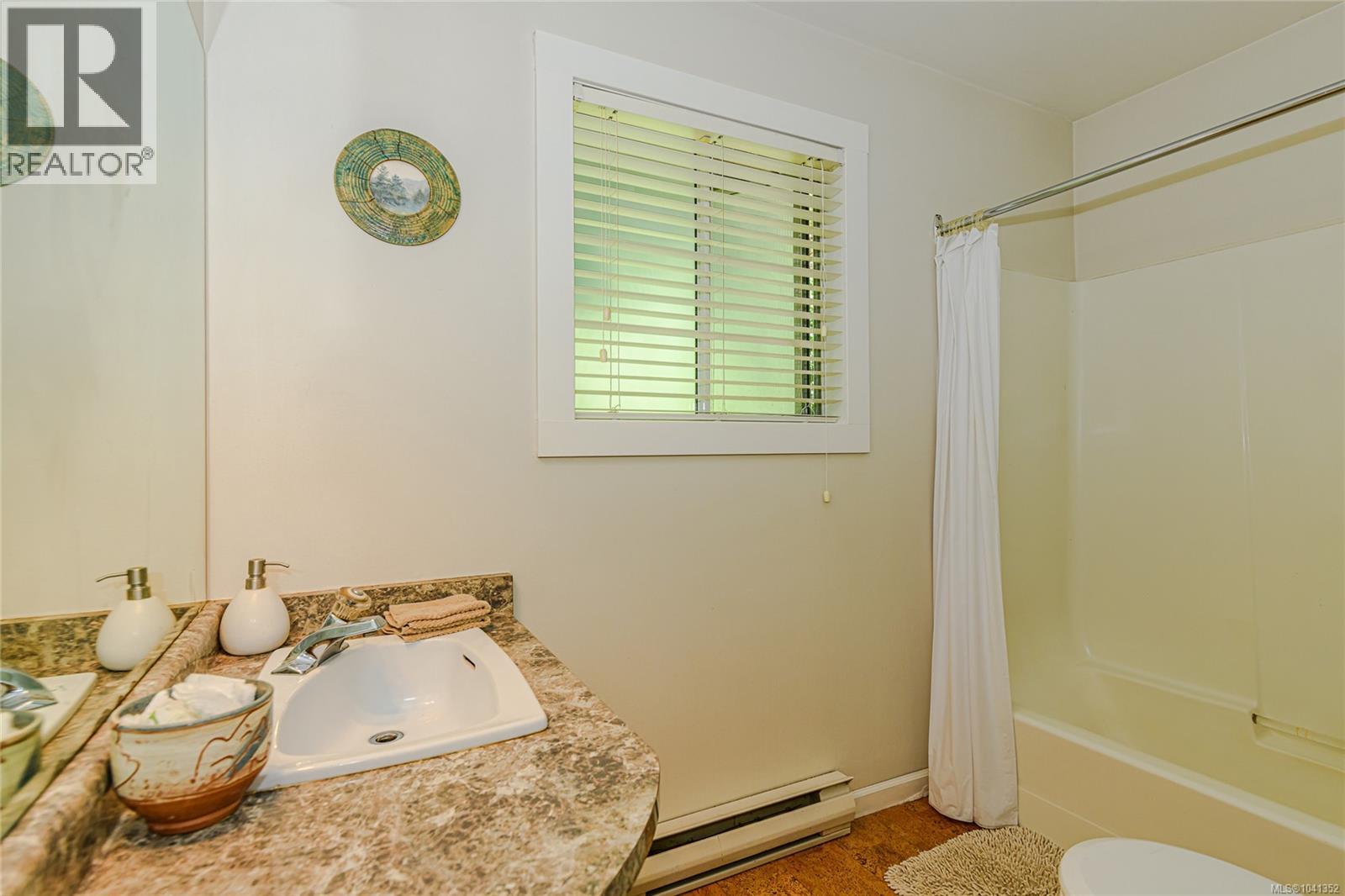 351 Elizabeth Dr Property Photo 25