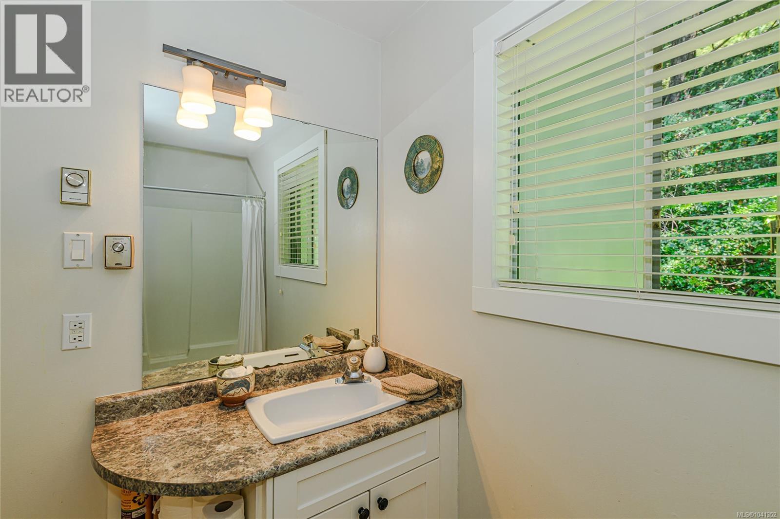 351 Elizabeth Dr Property Photo 26