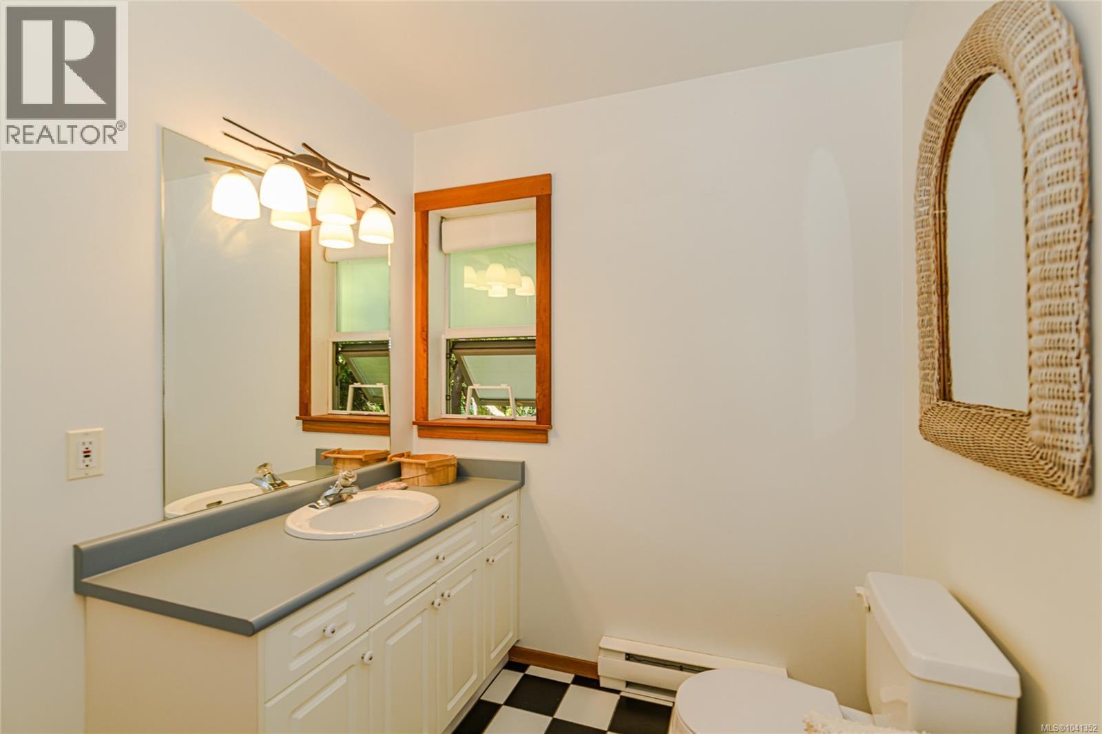 351 Elizabeth Dr Property Photo 35