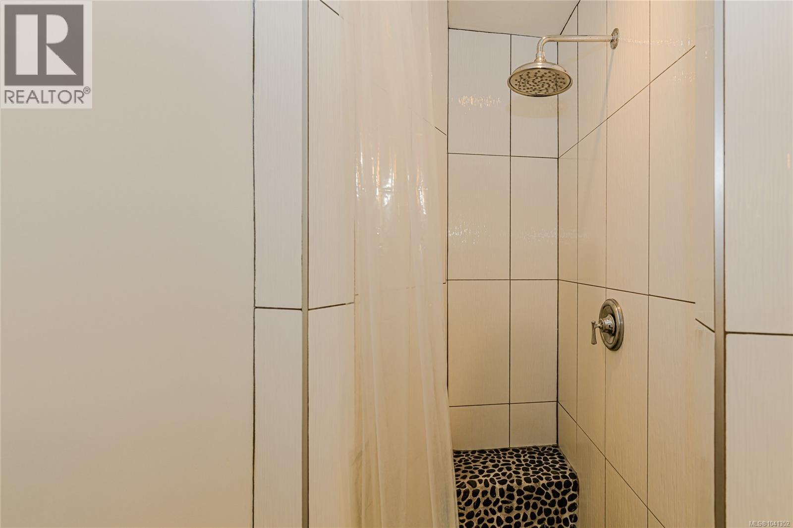 351 Elizabeth Dr Property Photo 37
