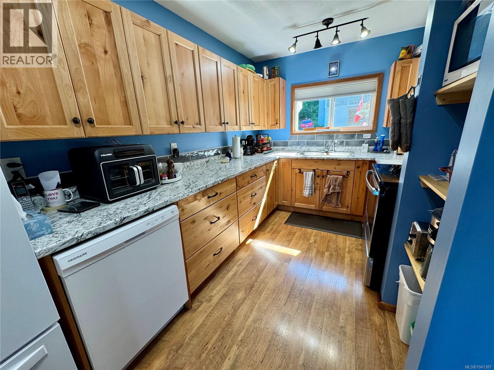 62 Clark Dr Property Photo 1