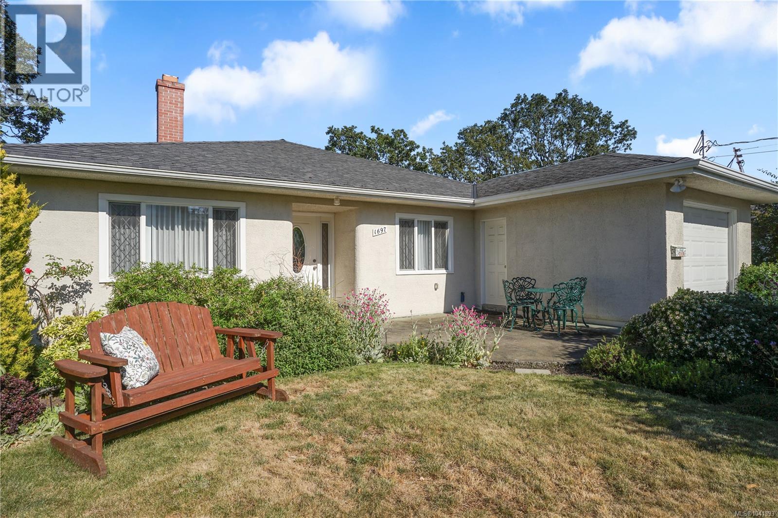 1697 Yale St Property Photo 1