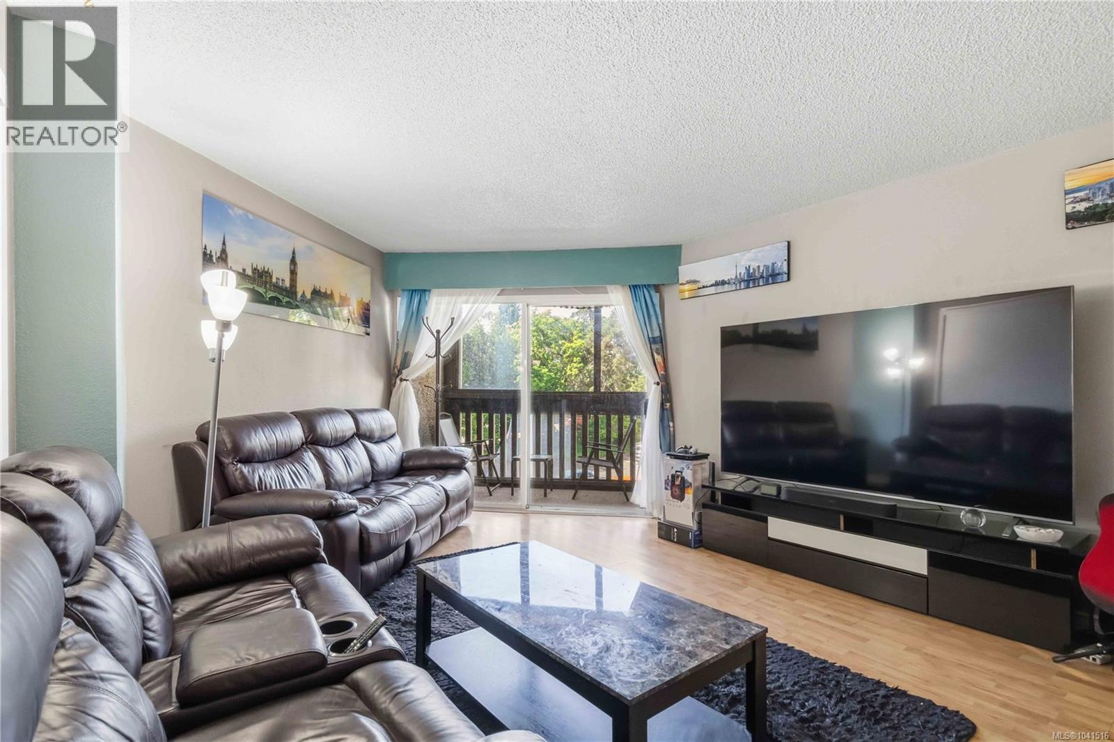 306 1525 Hillside Ave Property Photo 2