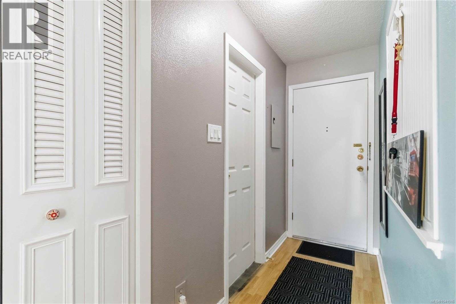 306 1525 Hillside Ave Property Photo 6
