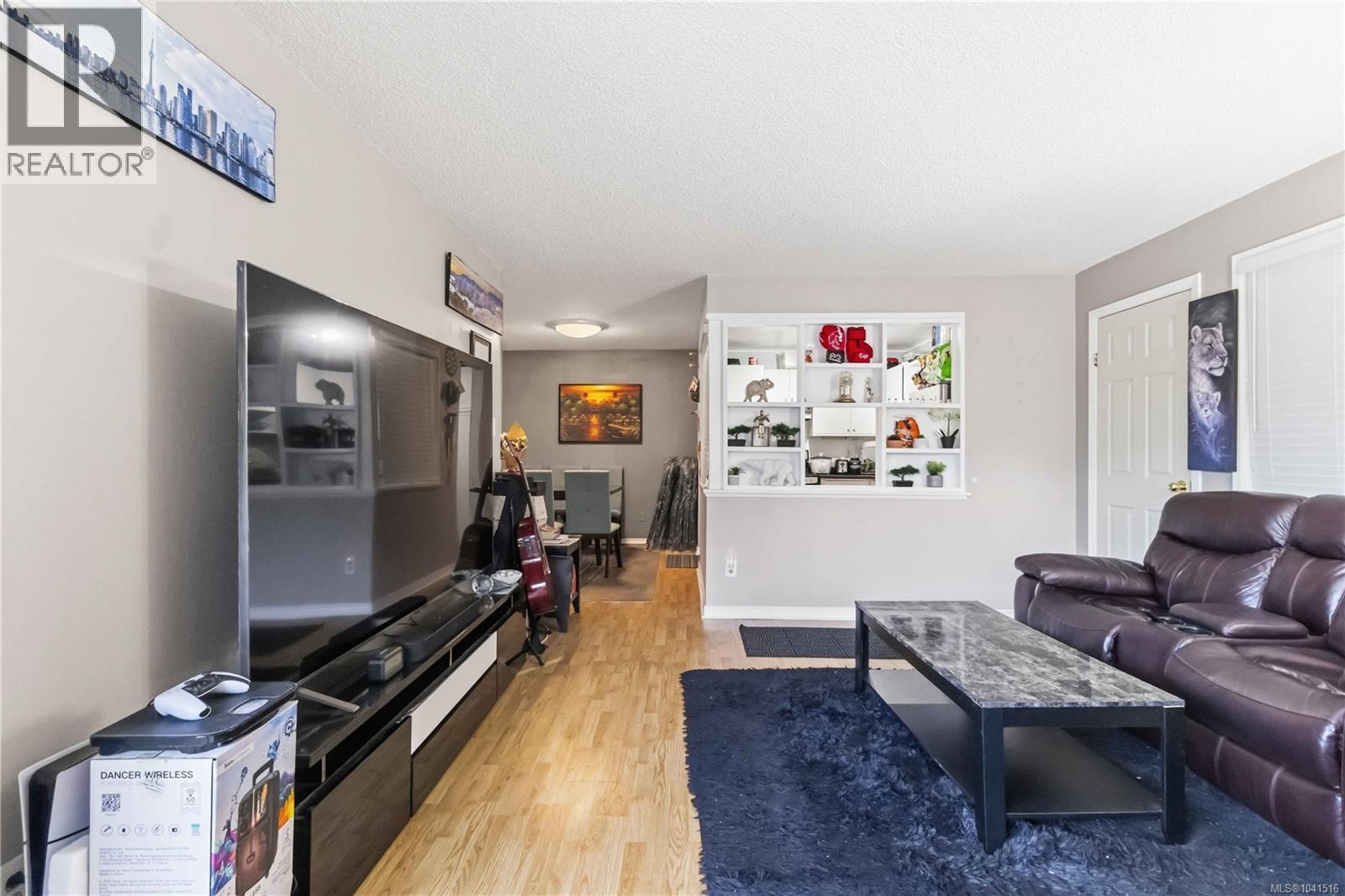 306 1525 Hillside Ave Property Photo 8