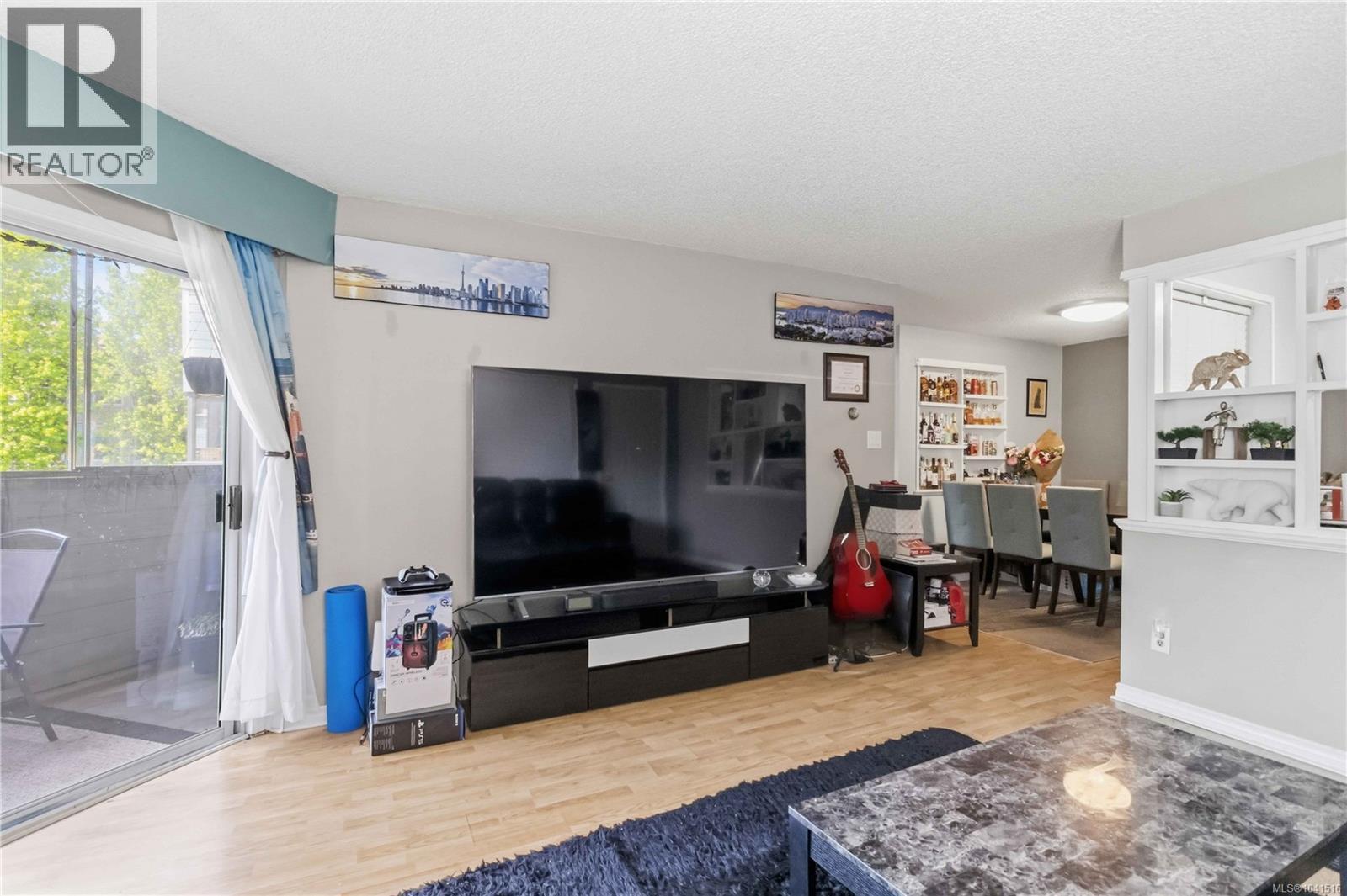 306 1525 Hillside Ave Property Photo 9