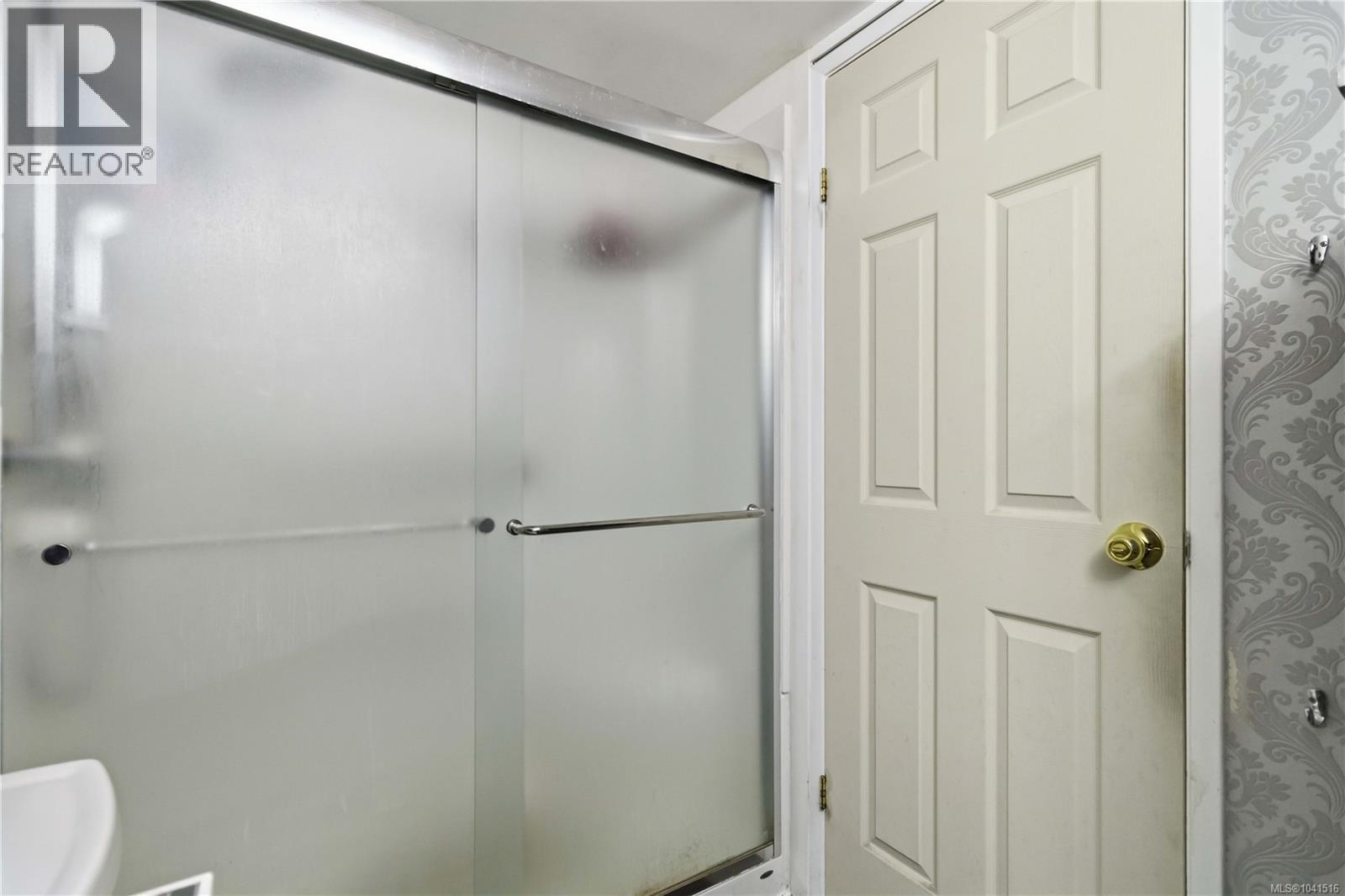 306 1525 Hillside Ave Property Photo 19