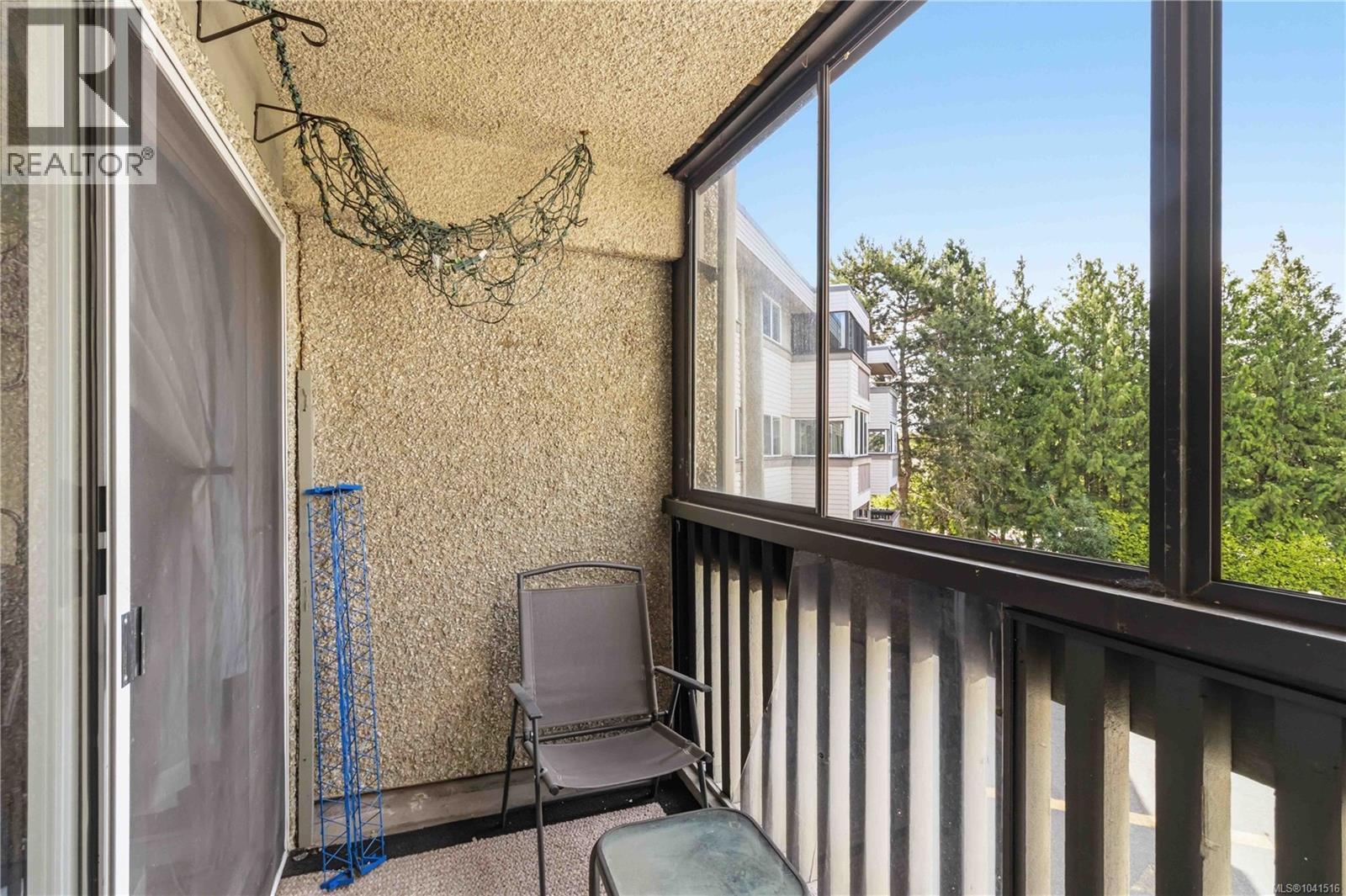 306 1525 Hillside Ave Property Photo 29
