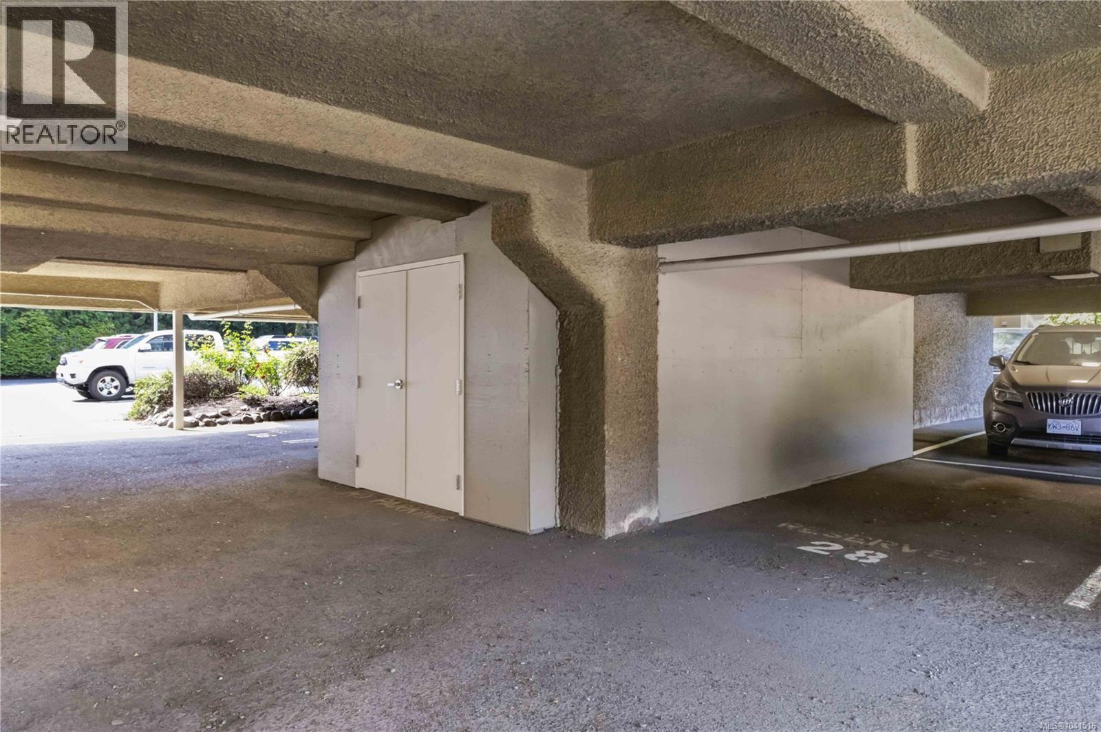 306 1525 Hillside Ave Property Photo 33