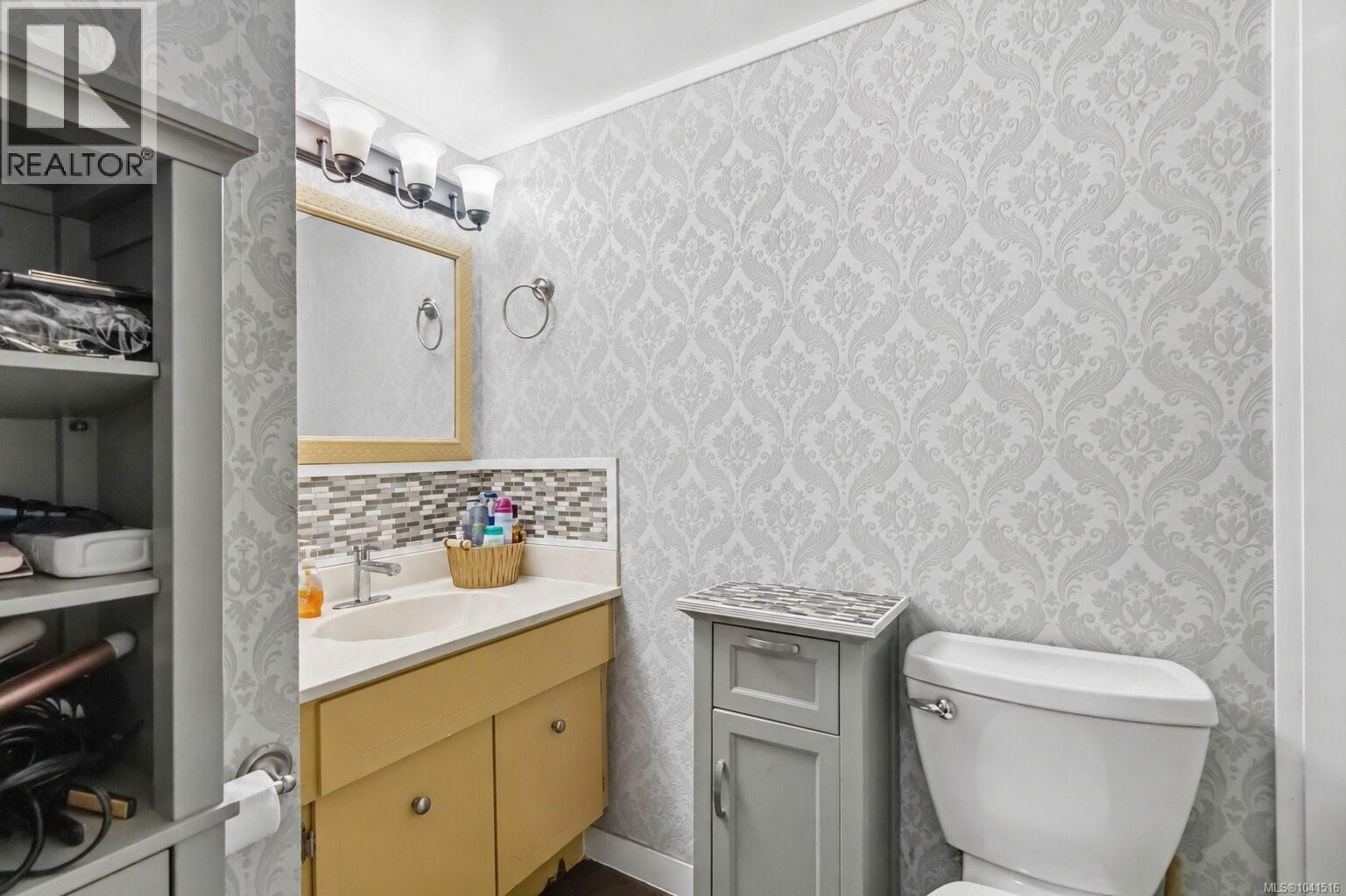 306 1525 Hillside Ave Property Photo 35