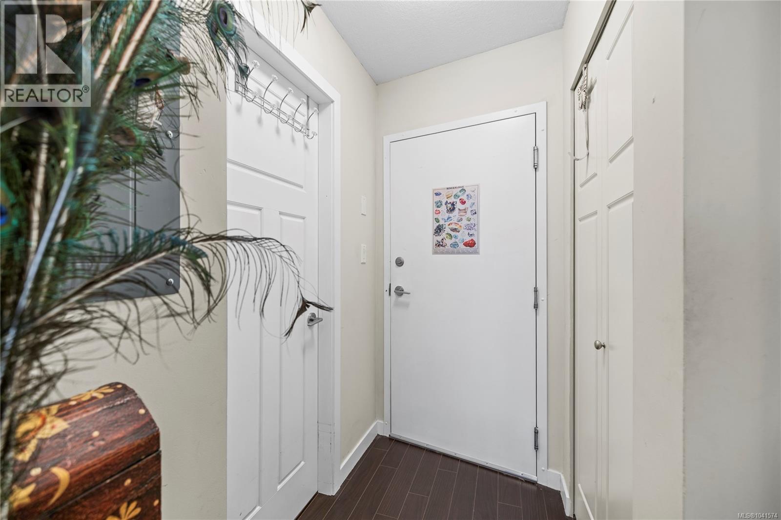 204 99 Chapel St Property Photo 4