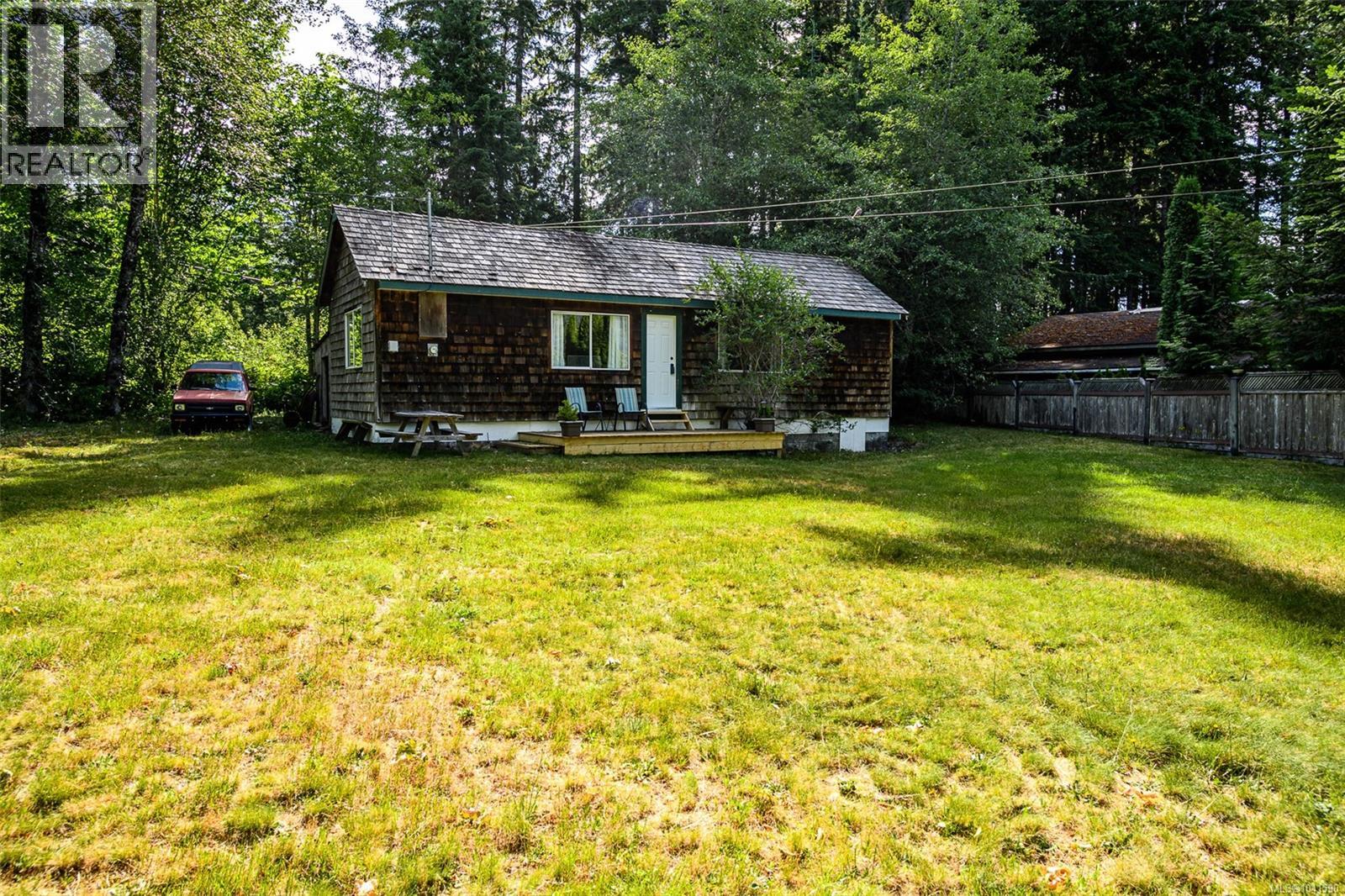 706 Delta Dr Property Photo 3