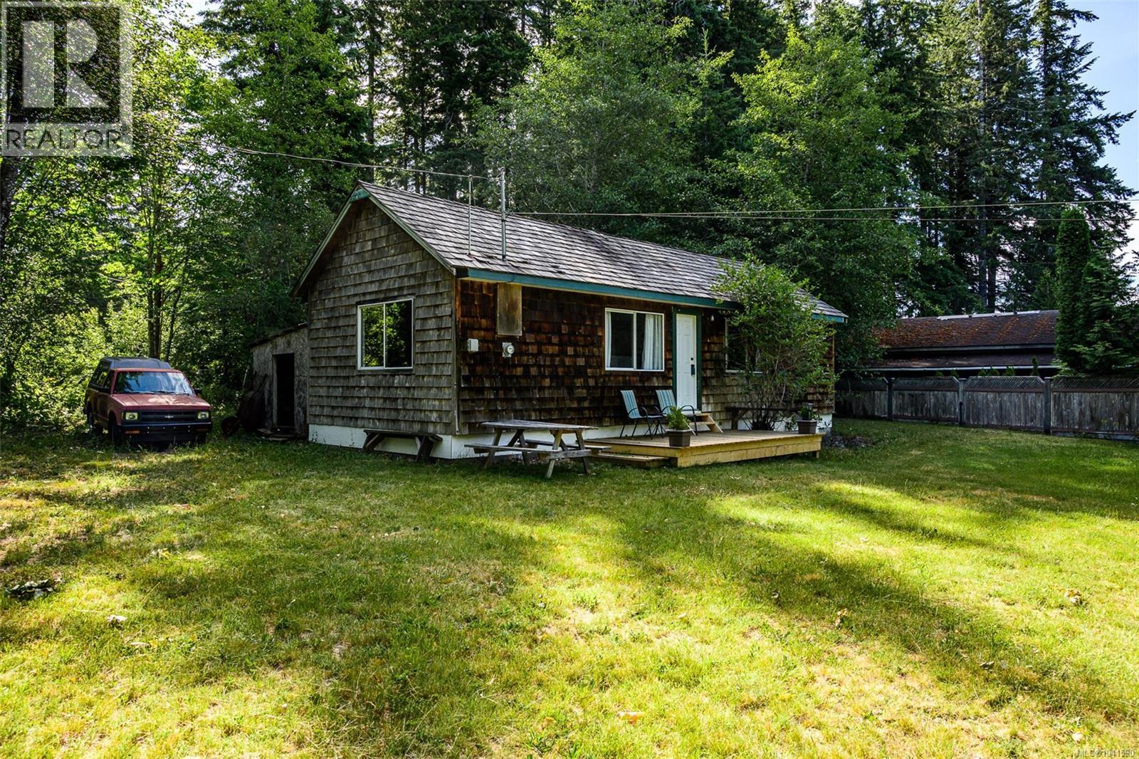 706 Delta Dr Property Photo 4