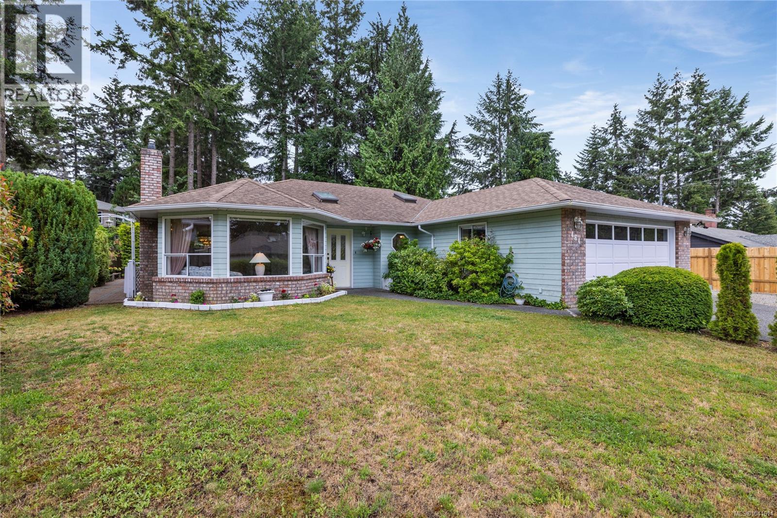 464 Quatsino Rd Property Photo 1