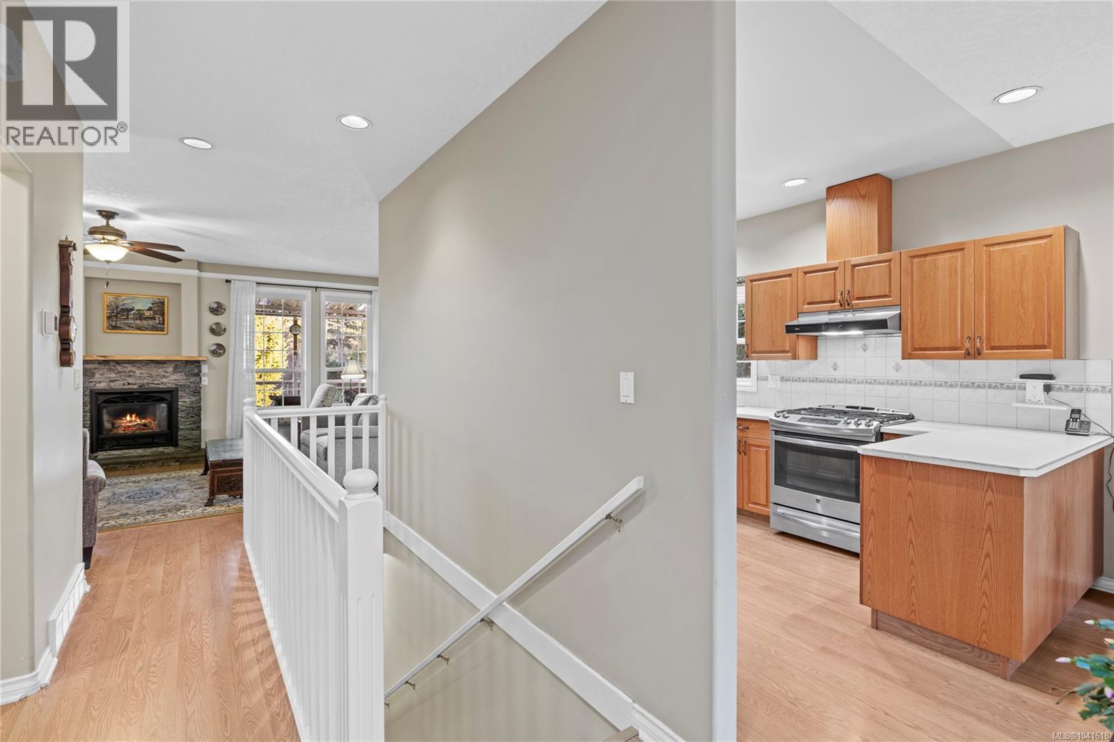 45 2979 River Rd Property Photo 6