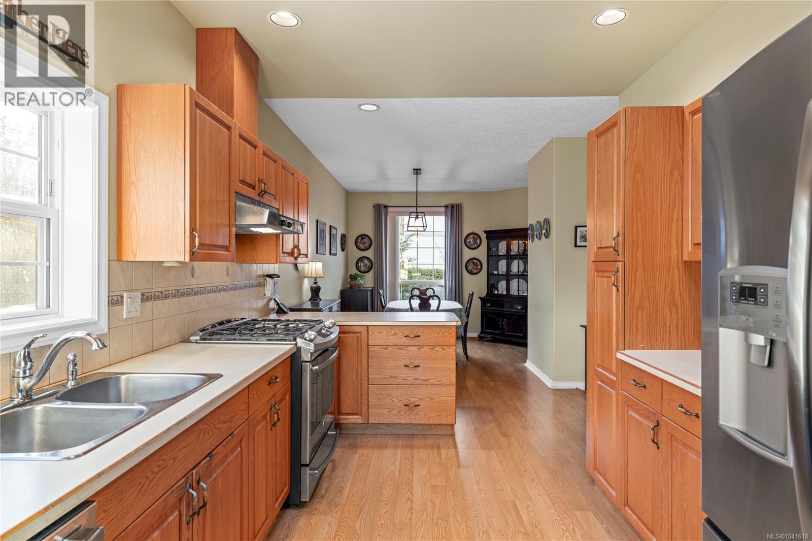 45 2979 River Rd Property Photo 12