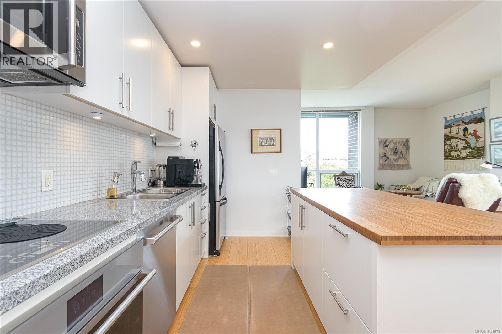 406 391 Tyee Rd Property Photo 14