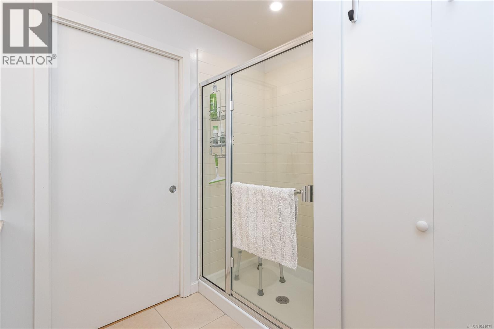 406 391 Tyee Rd Property Photo 23