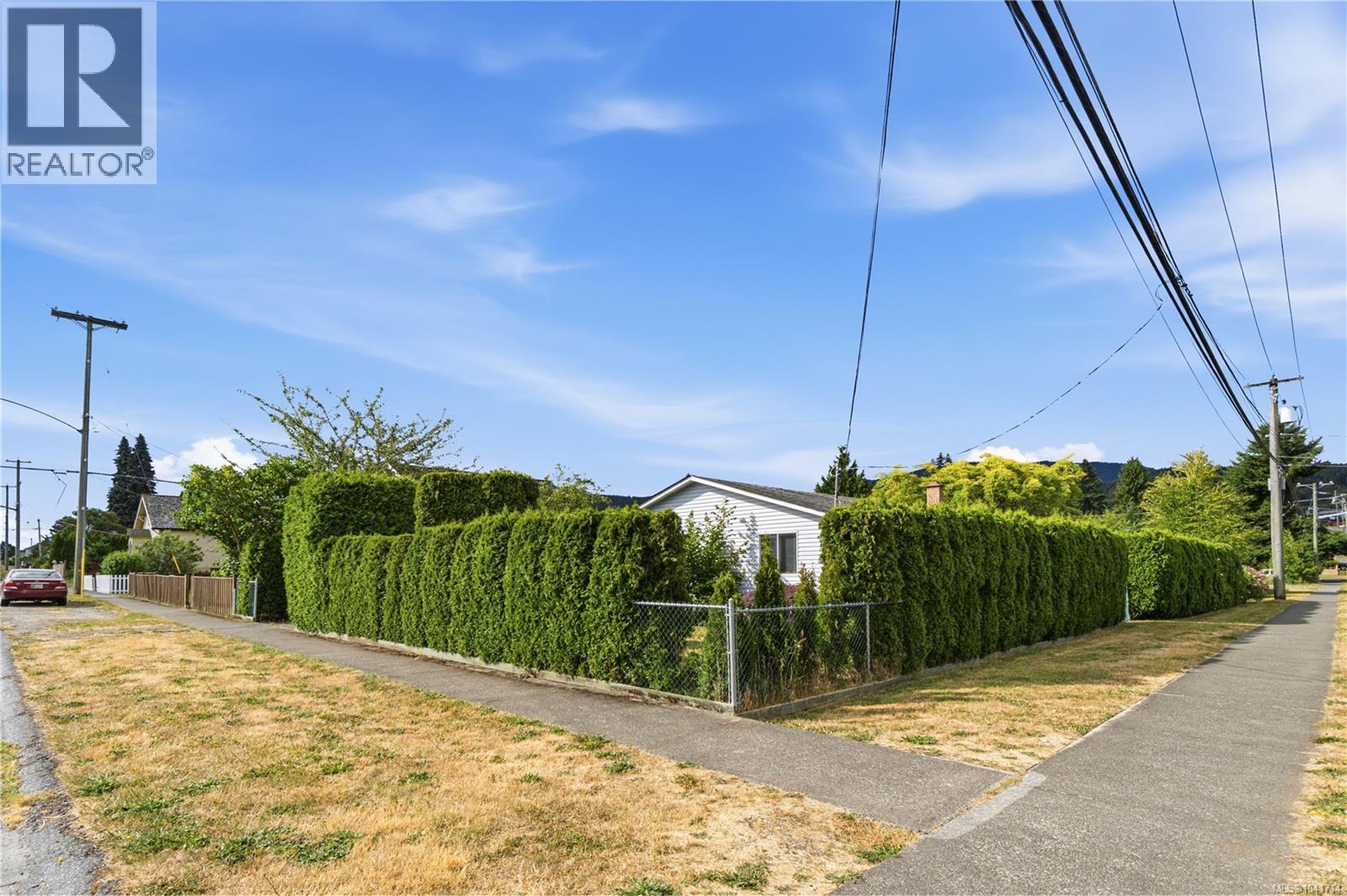 1040 5th Ave Property Photo 1