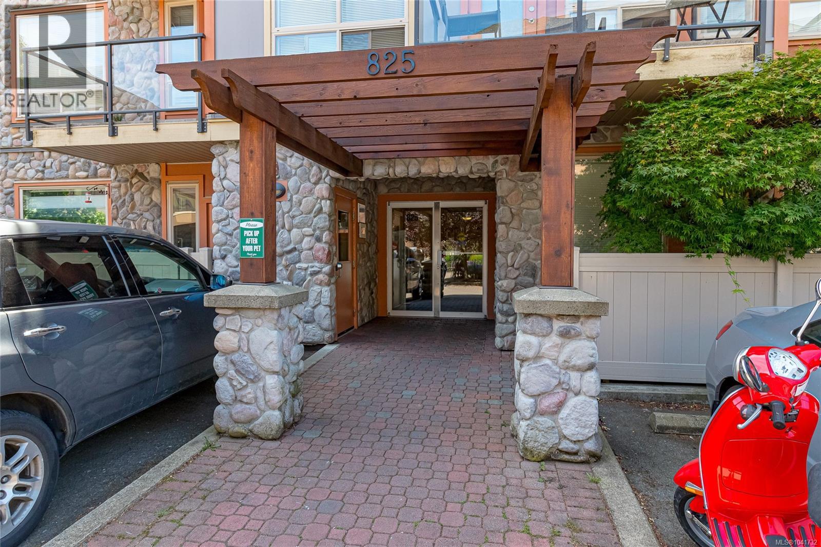 401 825 Goldstream Ave Property Photo 2