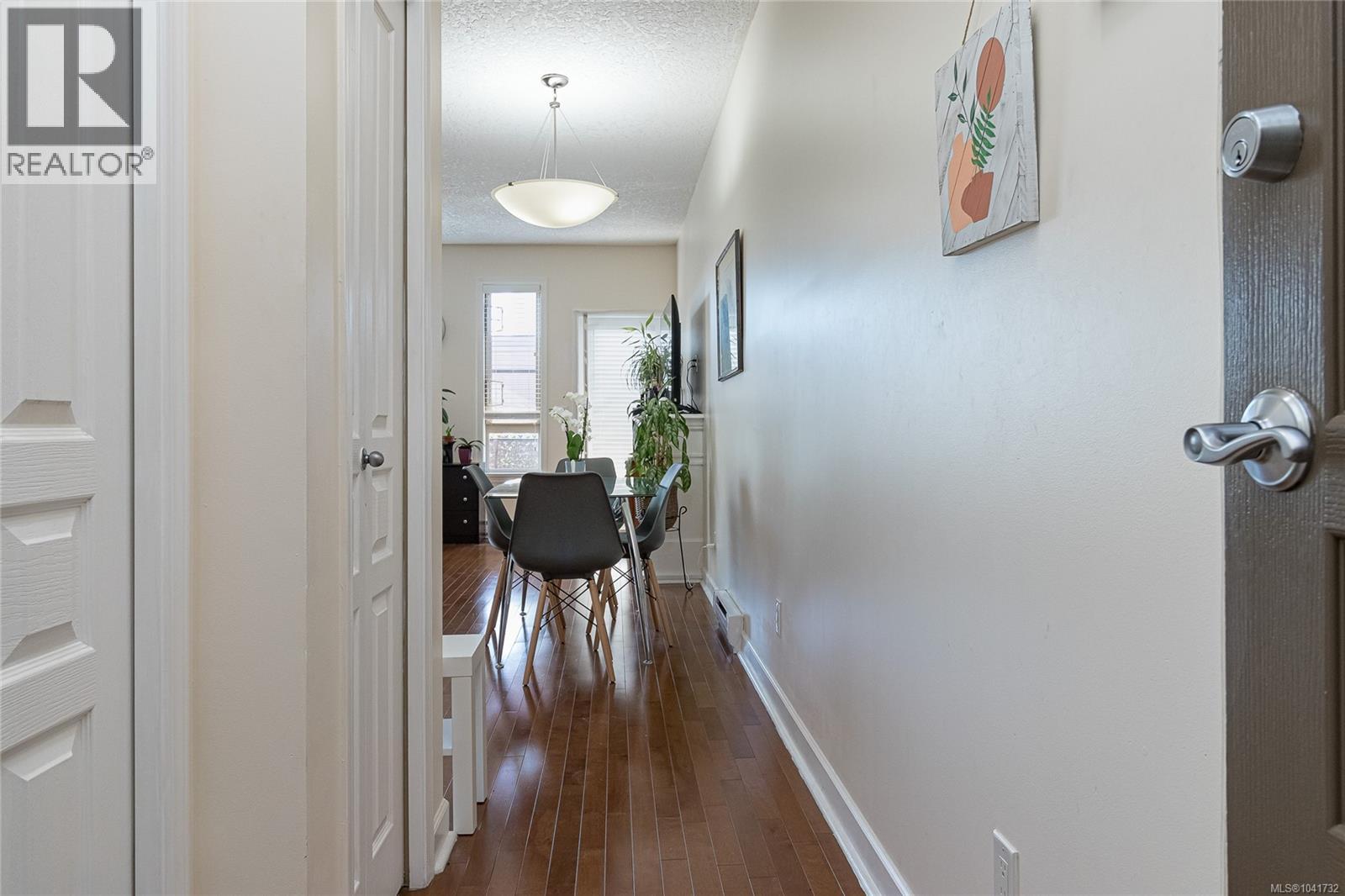 401 825 Goldstream Ave Property Photo 4