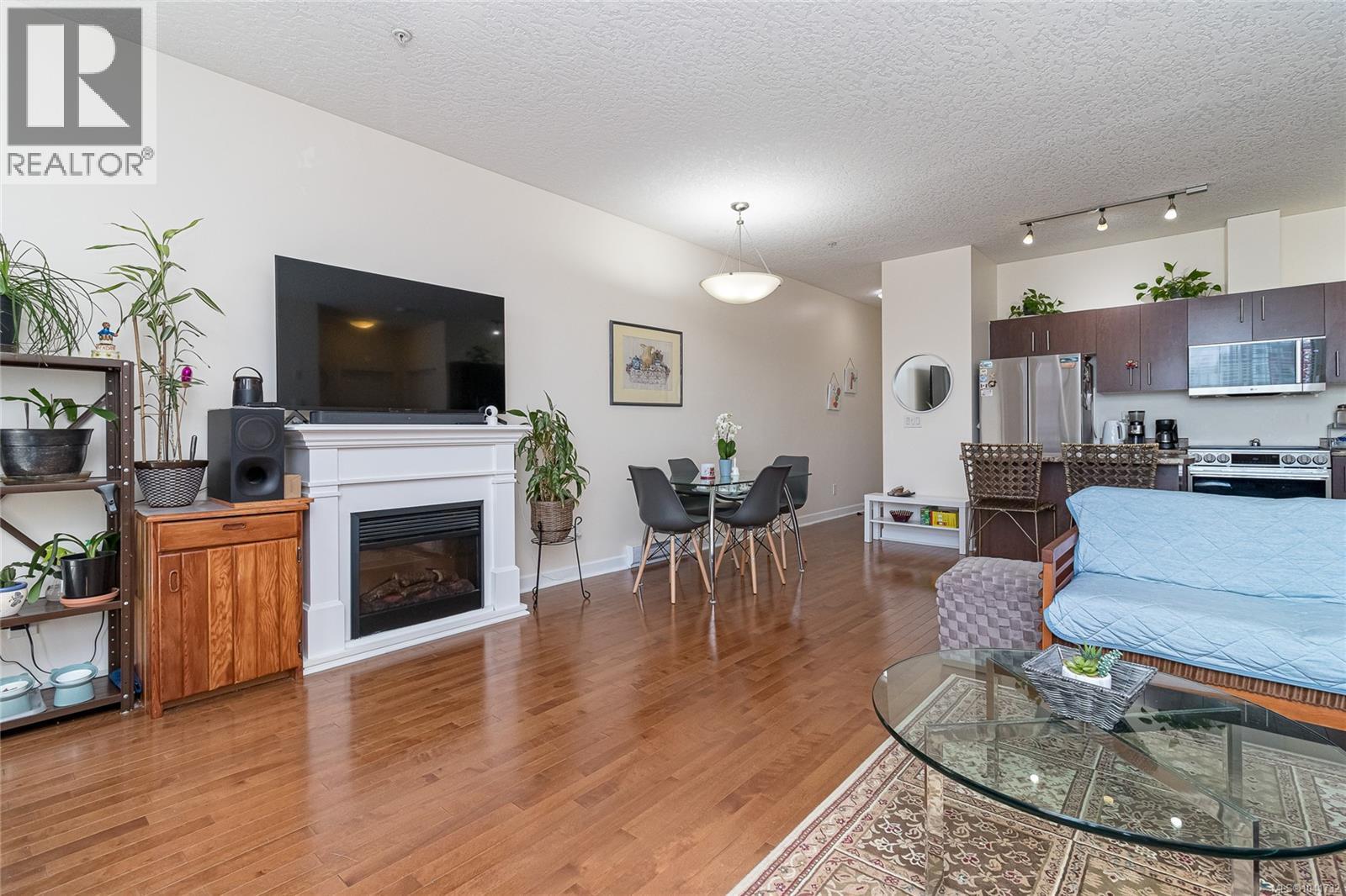 401 825 Goldstream Ave Property Photo 8