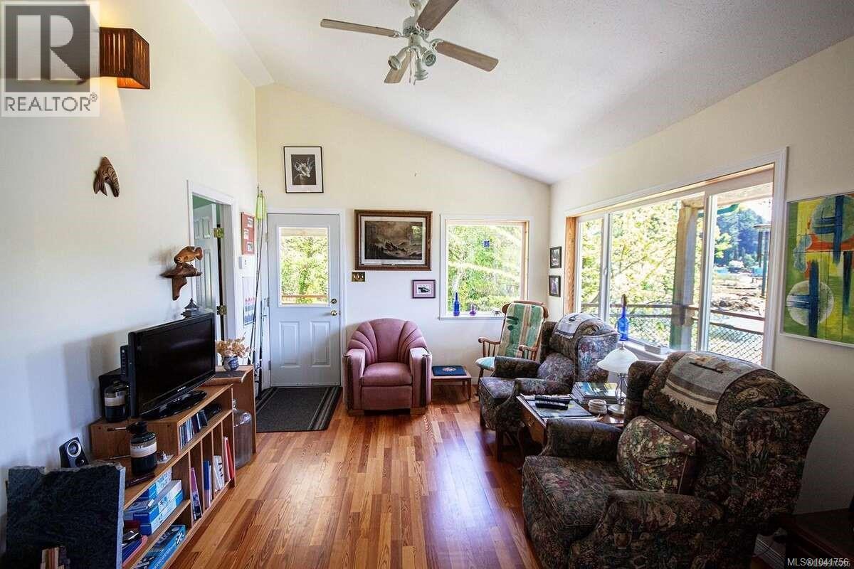 326 Grappler Inlet Property Photo 6