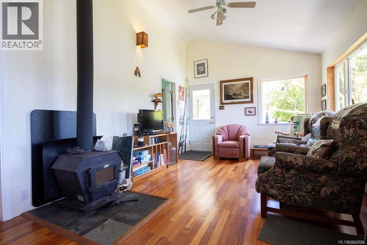326 Grappler Inlet Property Photo 7