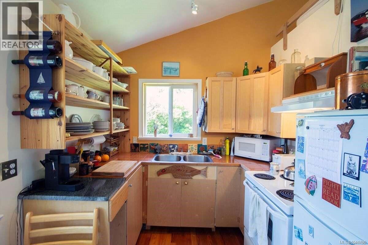 326 Grappler Inlet Property Photo 9