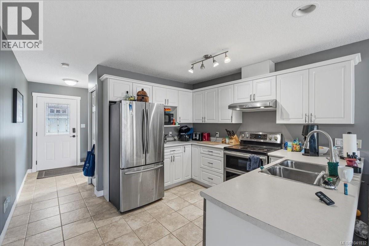 4755 Fairbrook Cres Property Photo 2