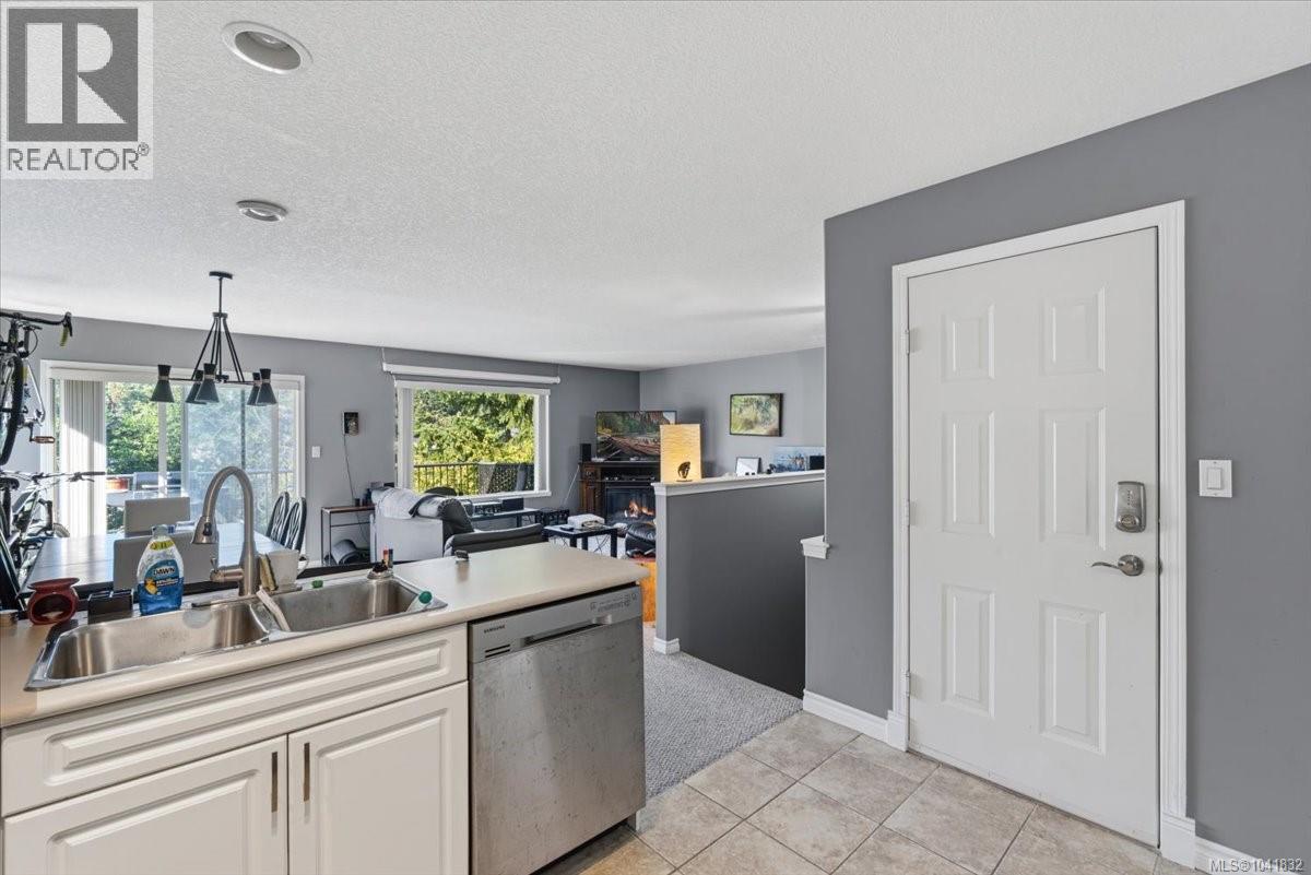 4755 Fairbrook Cres Property Photo 4