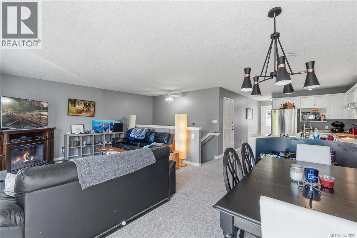 4755 Fairbrook Cres Property Photo 6