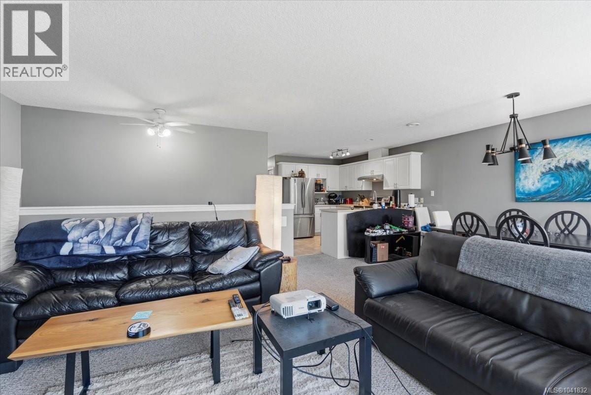 4755 Fairbrook Cres Property Photo 7