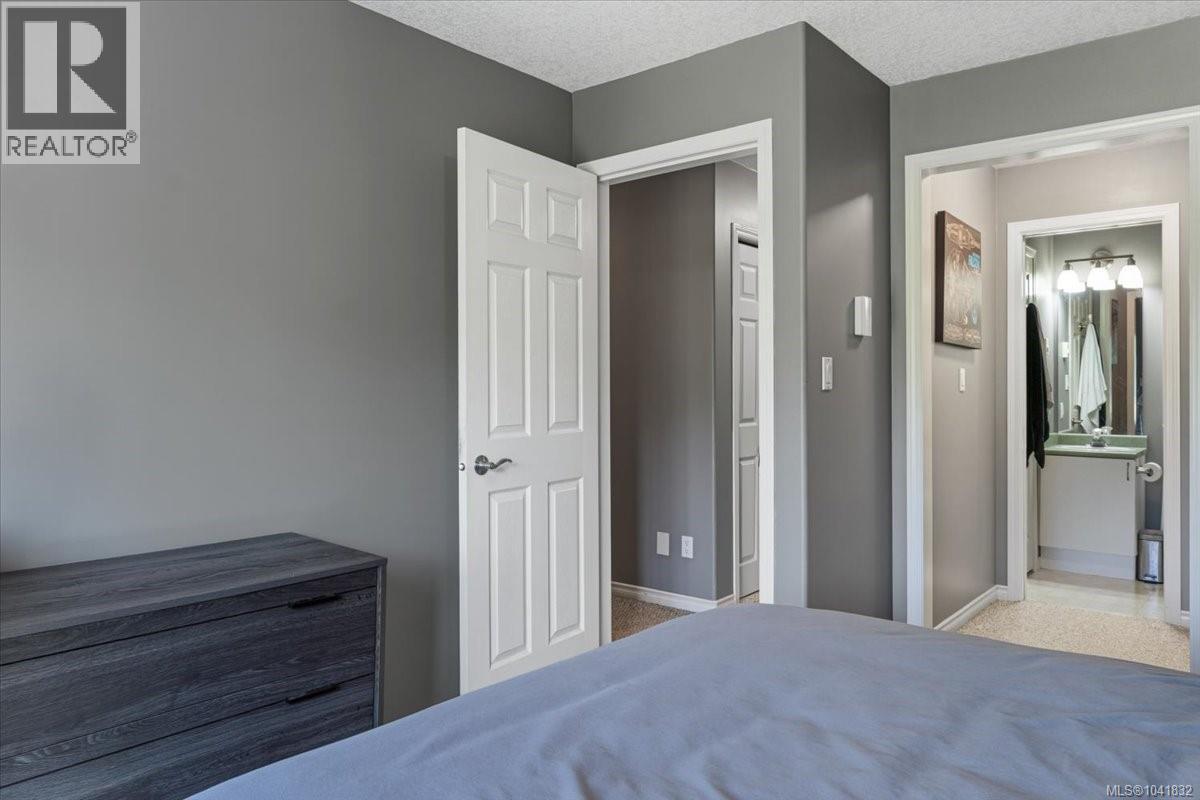 4755 Fairbrook Cres Property Photo 20