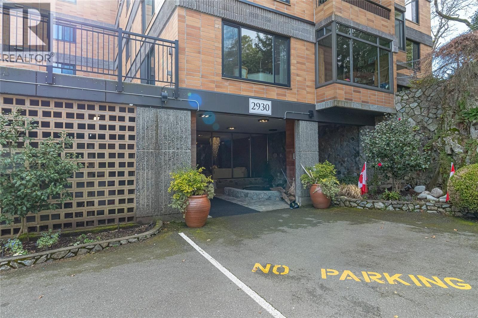 301 2930 Cook St Property Photo 2