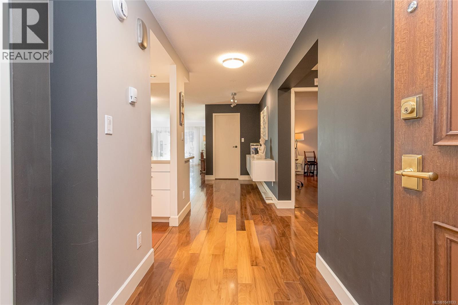 301 2930 Cook St Property Photo 5