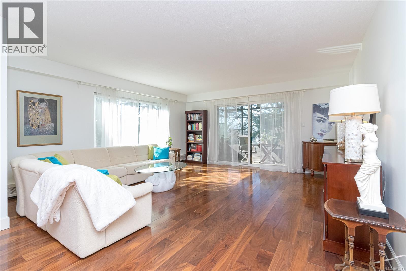 301 2930 Cook St Property Photo 6