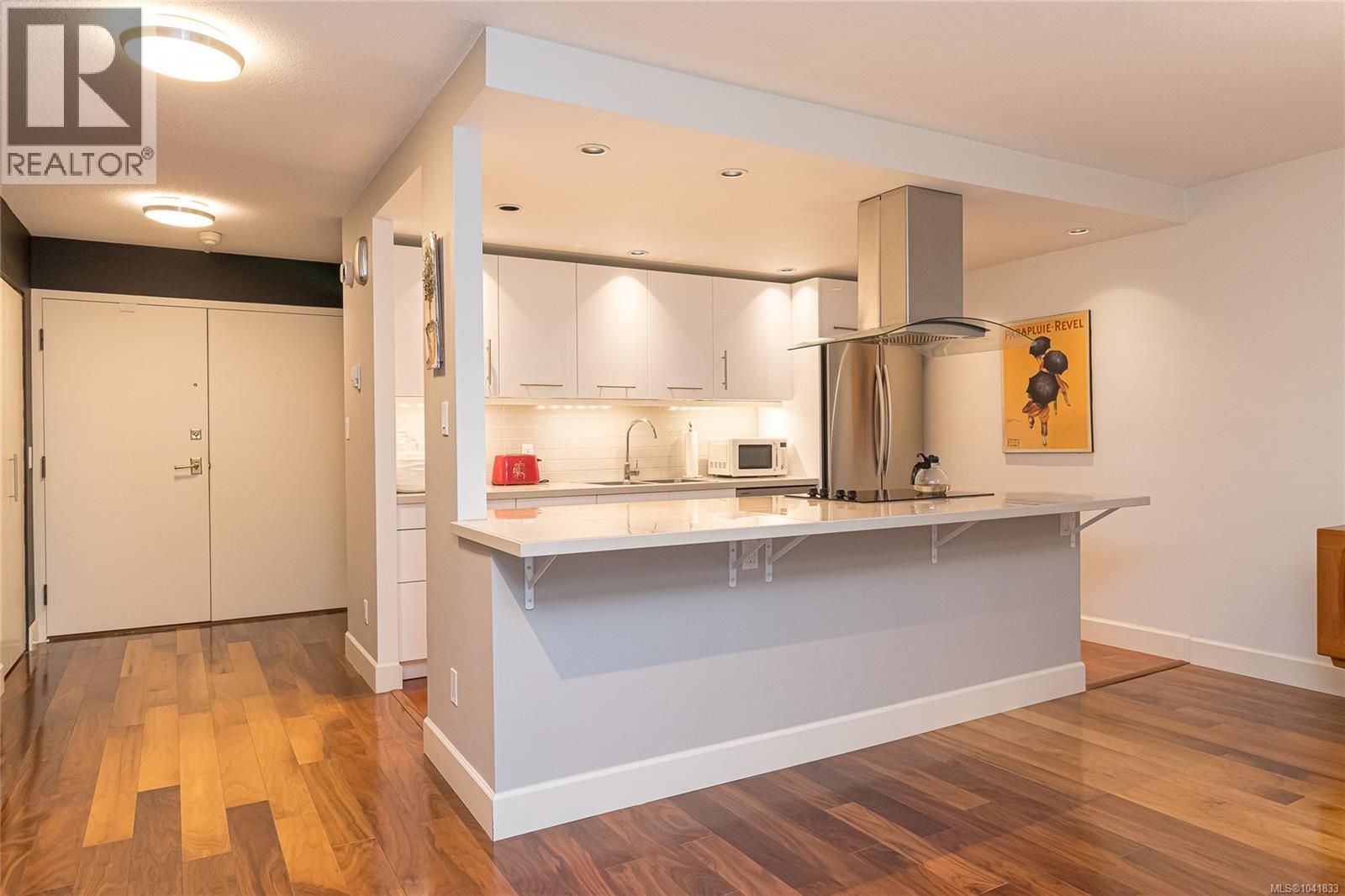 301 2930 Cook St Property Photo 11