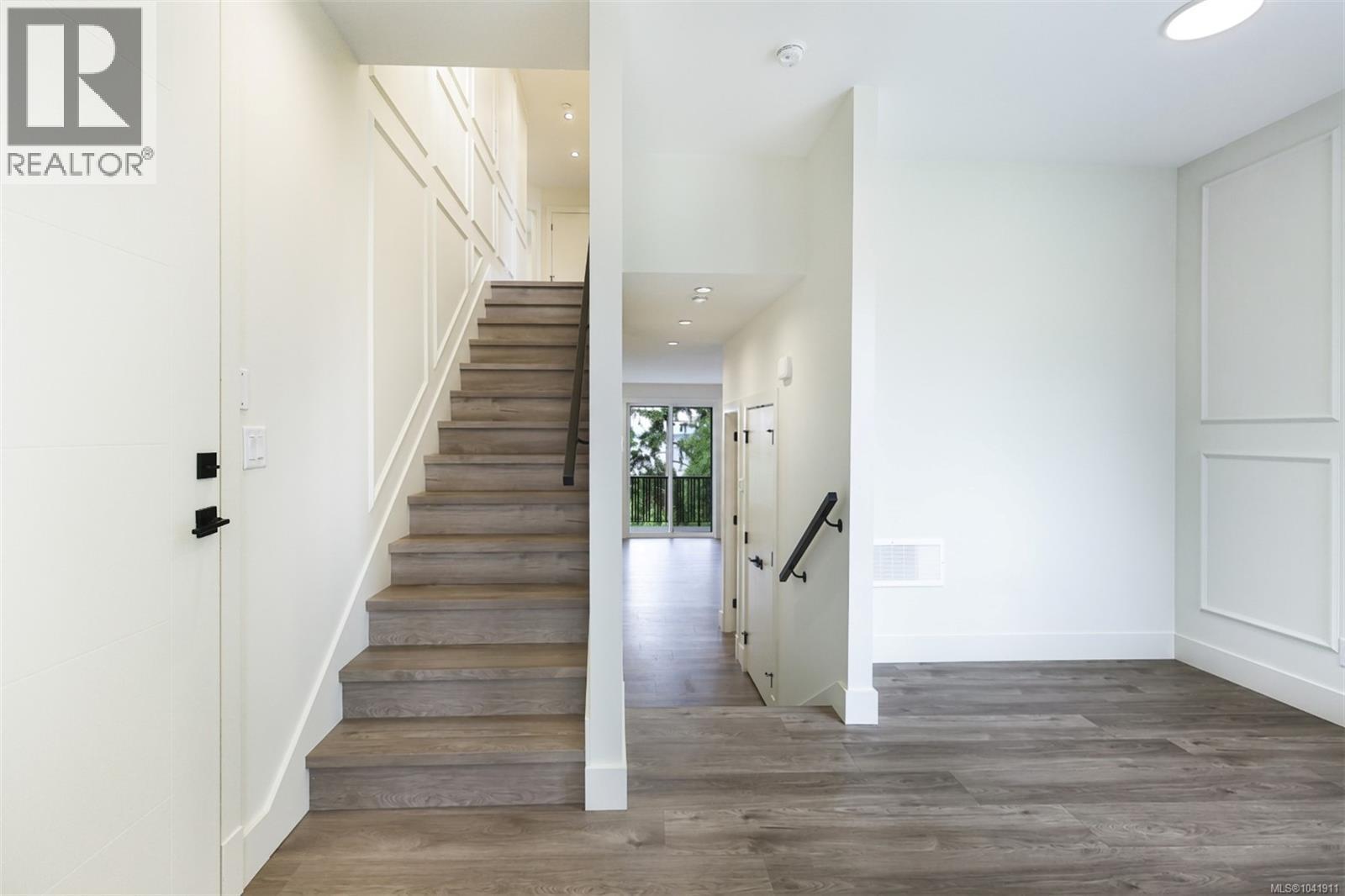 909 Harbour View St Property Photo 11