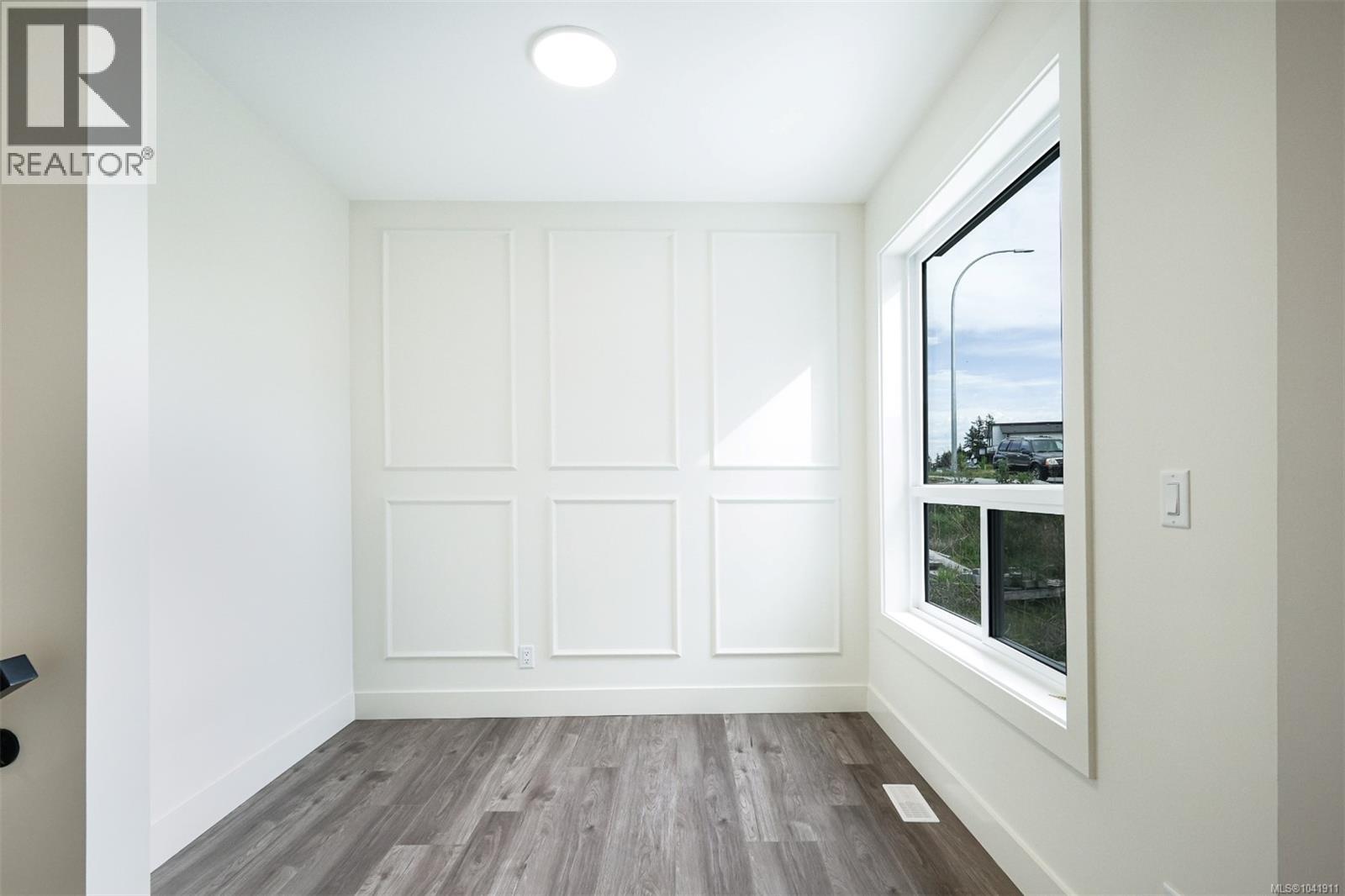 909 Harbour View St Property Photo 12