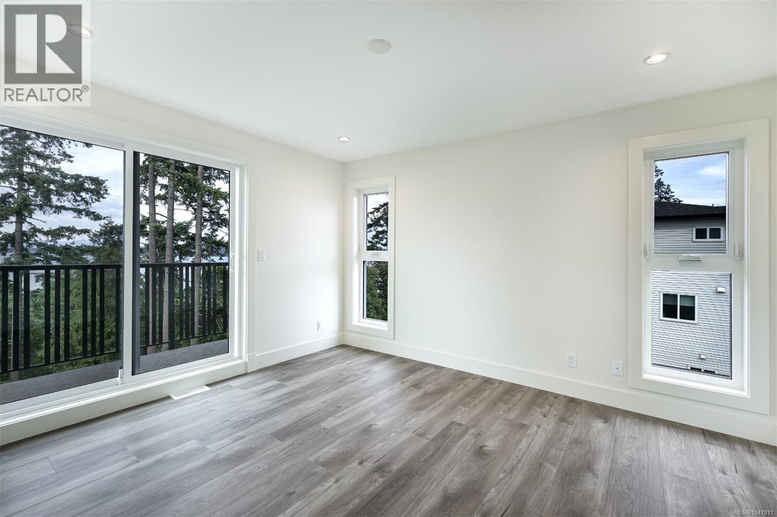 909 Harbour View St Property Photo 29