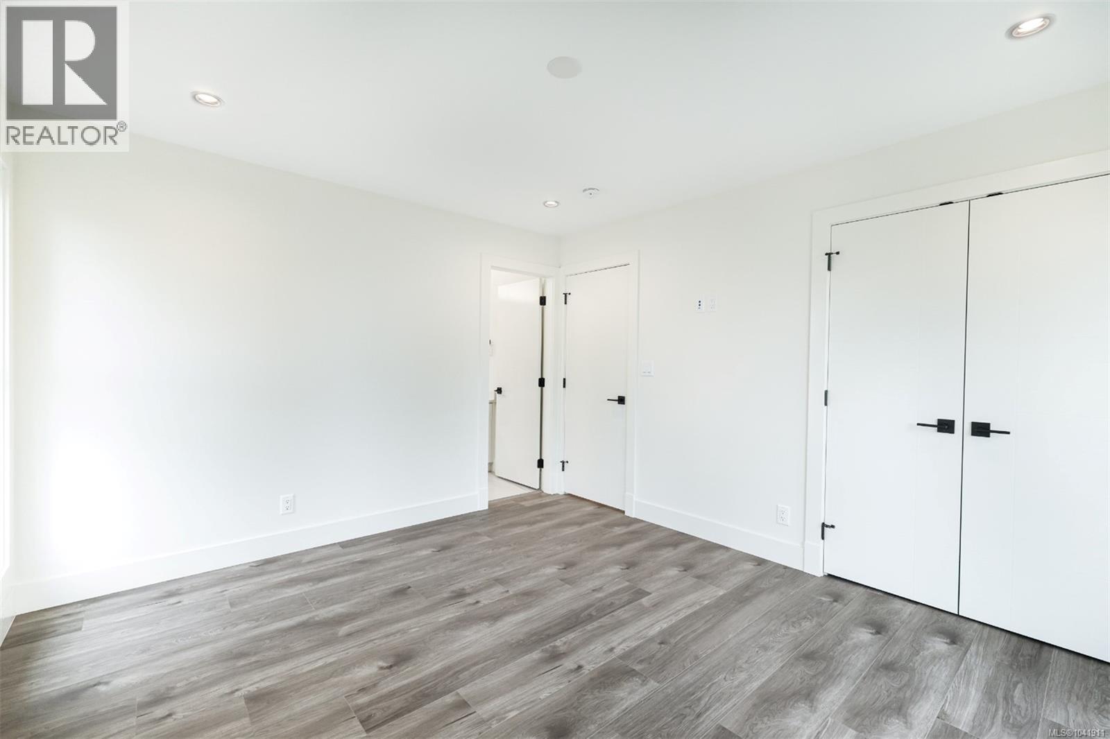 909 Harbour View St Property Photo 31